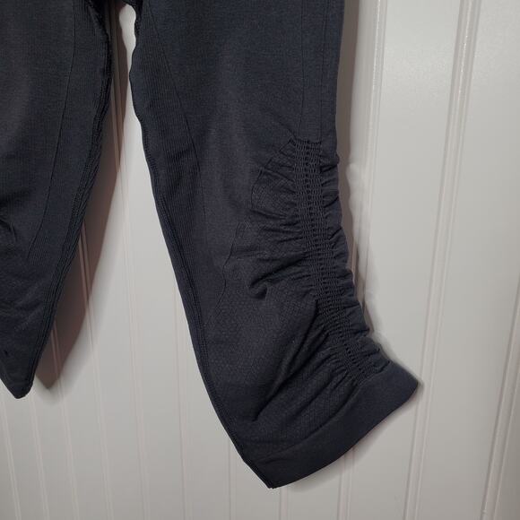 Lululemon Women's Black In The Flow Crop II Size 4 Leggings Activewear Workout - Picture 4 of 6